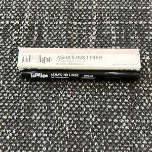 Red Aspen Asha’s jet black Ink Liner